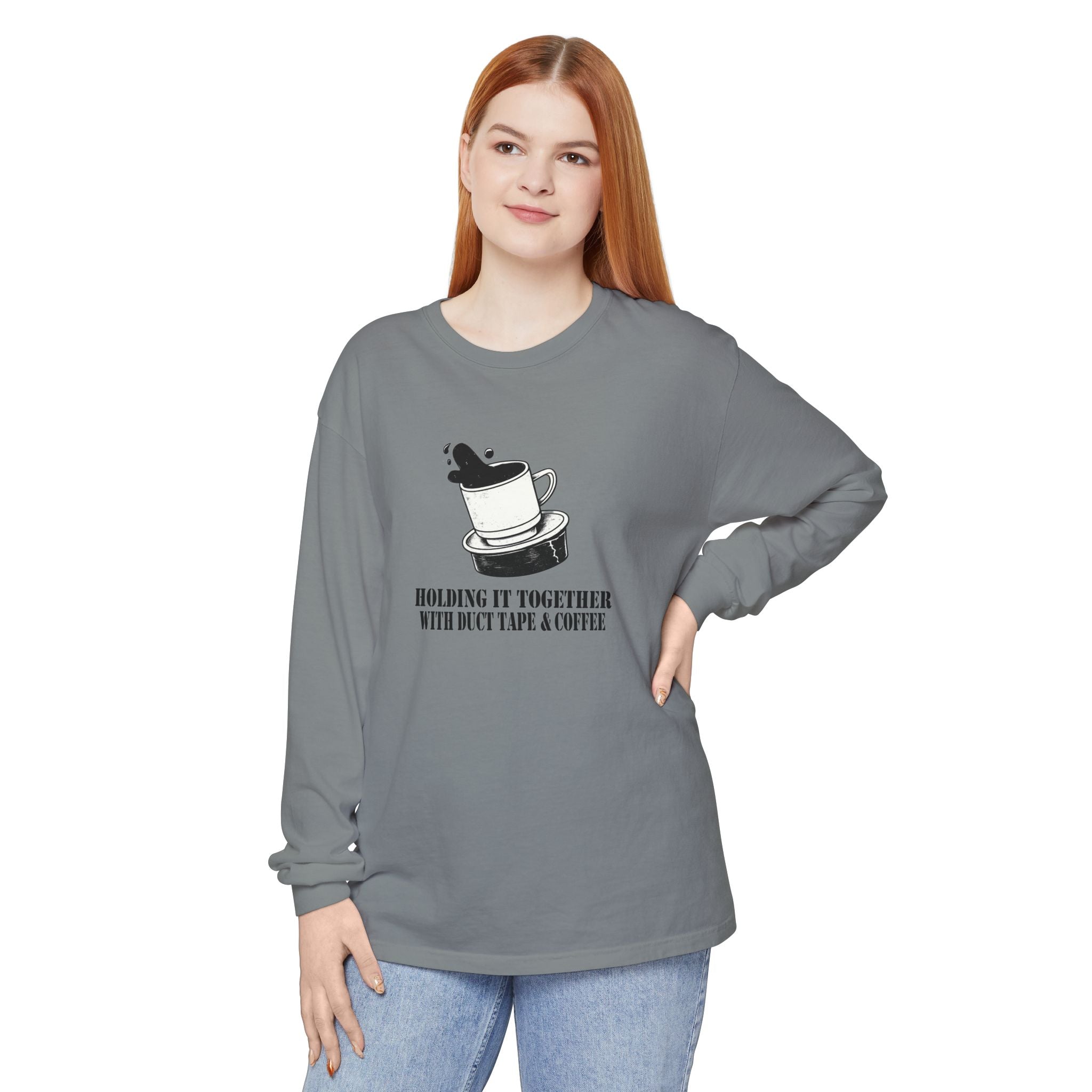 T-shirt à manches longues « Holding it Together with Duct Tape and Coffee » – Humour réaliste
