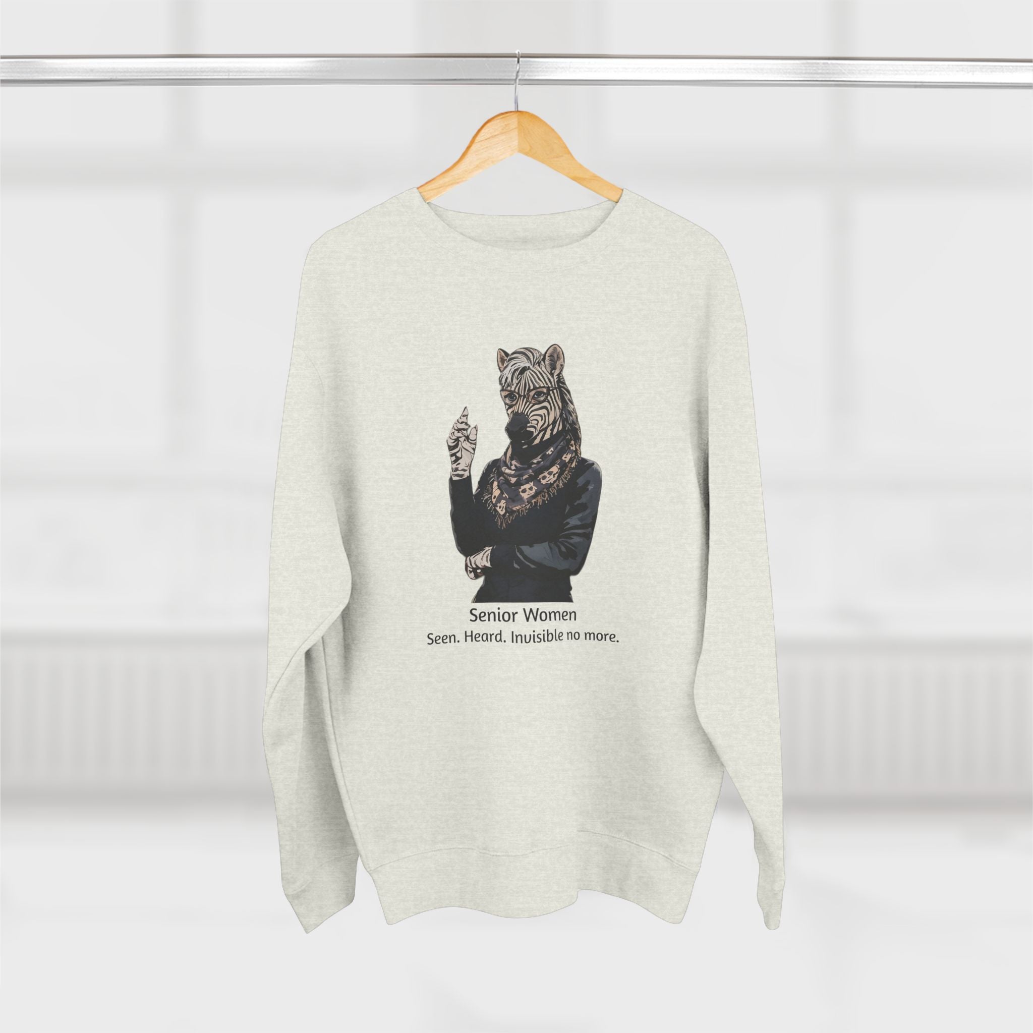 Sweat-shirt ras du cou Invisible No More — Pull imprimé « Femme senior »